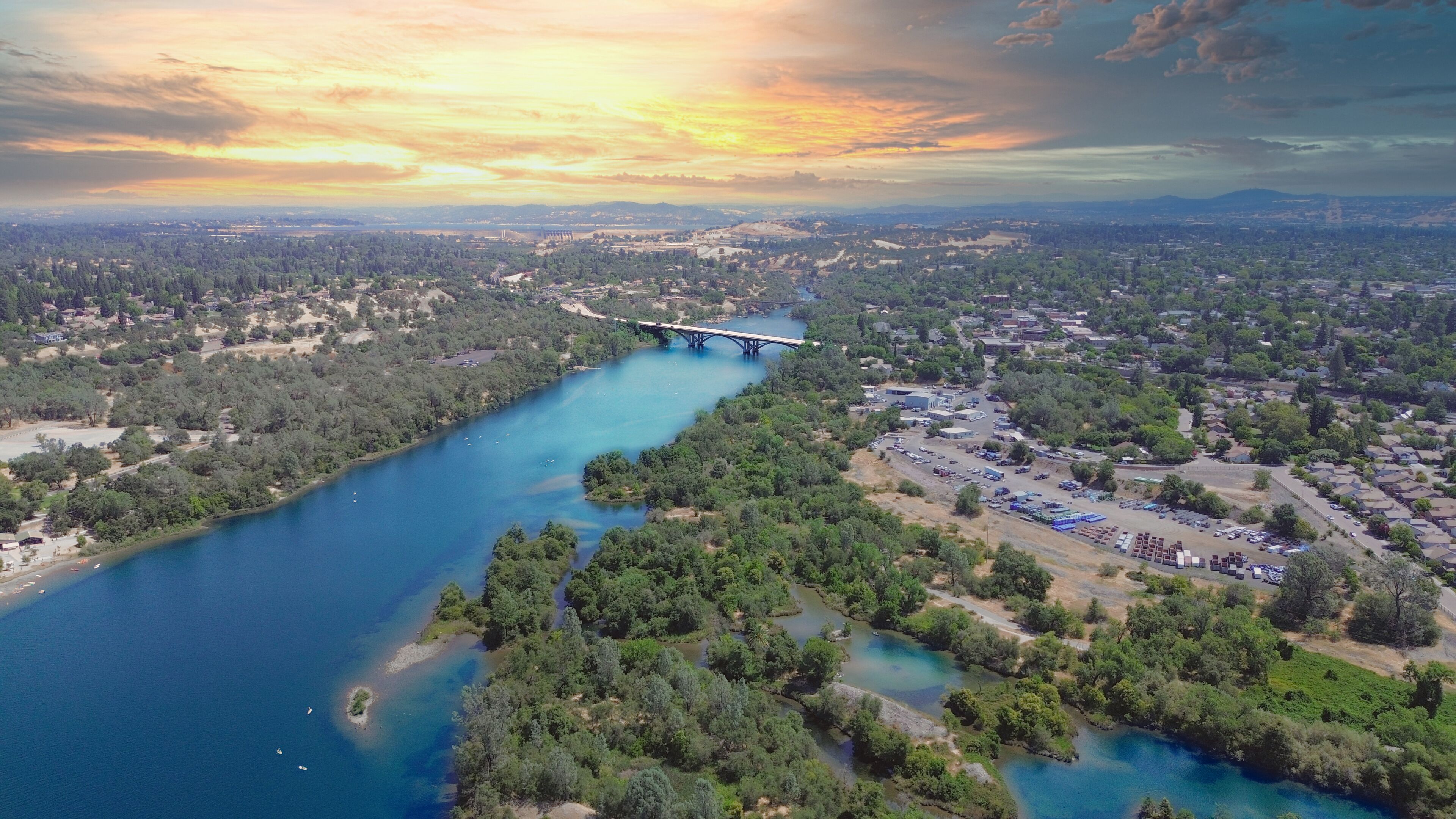 Lake Natoma Retreat - minutes from Downtown Folsom - 3 Beds 2 Baths