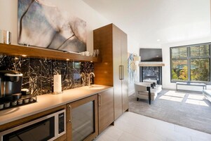 40-inch Smart TV with cable channels, fireplace