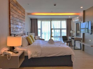 Room - Crown Hotel Palawan at Harbour Springs (Puerto Princesa)