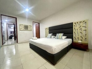 1 slaapkamer, een strijkplank/strijkijzer, wifi, beddengoed