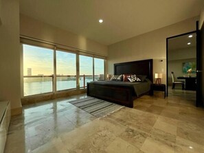 Bügeleisen/Bügelbrett, WLAN