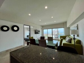 Enjoy ocean views from the large window, relax in the comfortable seating area, and dine at the granite countertop table.