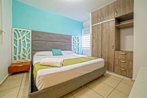 2 bedrooms, iron/ironing board, WiFi, bed sheets - Great location + rooftop pool (Puerto Vallarta)