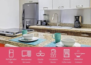 Geladeira, micro-ondas, fogão, cooktop