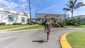 Unclassified image, 2 of 19, button - Wellness apartment | Golf Club, pool and spa (Nuevo Vallarta)
