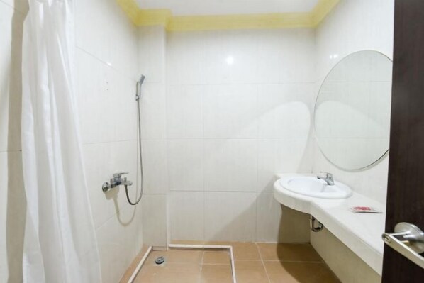 Room - RedDoorz @ Brother Homestay Kupang (Kupang)