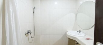RedDoorz @ Brother Homestay Kupang