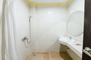 Room - RedDoorz @ Brother Homestay Kupang (Kupang)