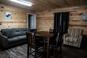 Dining - Cozy 2-bedroom cabin in delightful Albany on Dale Hollow Lake /w Slip #21 (Albany)