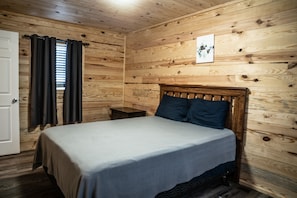 2 bedrooms, free WiFi, bed sheets - Cozy 2-bedroom cabin in delightful Albany on Dale Hollow Lake /w Slip #21 (Albany)
