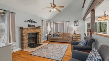 House (3 Bedrooms) | Interior