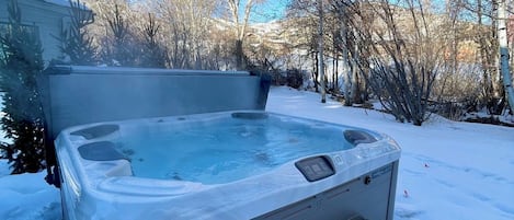 Bain à remous extérieur