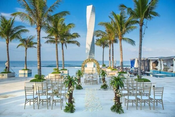 Indoor wedding - LV8 Resort Hotel Bali (Bali)