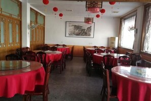 Restaurant - Junjie Hotel, Luxian County (Jing County)
