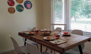 Dining - Relaxing Birdsong Bungalow (Port Dover)