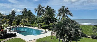 Beachfront Ocean View 2-bedroom condo in Playa Junquillal with WiFi, AC