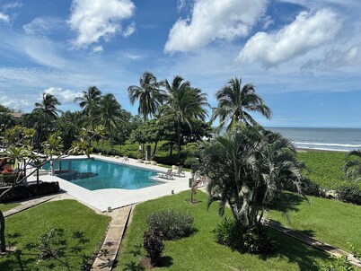 Beachfront Ocean View 2-bedroom condo in Playa Junquillal with WiFi, AC