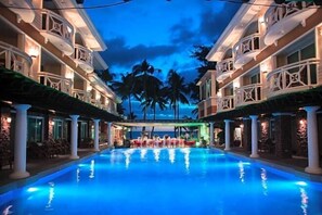 Outdoor pool - Mandarin Island Hotel Boracay (Boracay Island)