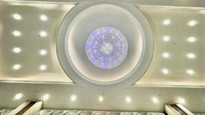A circular skylight with a central light fixture. - Super 8 Hotel (Qitai Tuanjie South Road Branch) (Qitai)