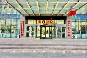 Exterior - Super 8 Hotel (Qitai Tuanjie South Road Branch) (Qitai)