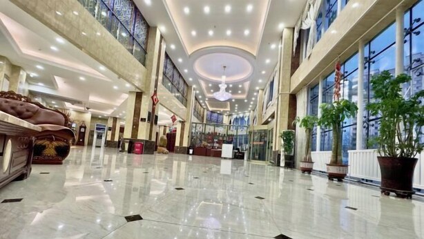 A spacious lobby with a polished marble floor, large windows, and a central chandelier. - Super 8 Hotel (Qitai Tuanjie South Road Branch) (Qitai)