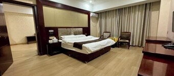 Super 8 Hotel (Qitai Tuanjie South Road Branch)