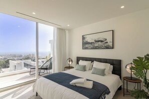 4 habitaciones, tabla de planchar con plancha, cuna de viaje y wifi 