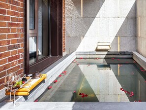 Unclassified image, 5 of 57, button - Swissotel Hot Spring Hotel Xi'an Xinxing (Xi'an)