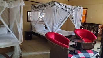 雙人房, 露台, 泳池景 | 書桌、手提電腦工作空間、遮光窗簾/窗簾、熨斗/熨衫板