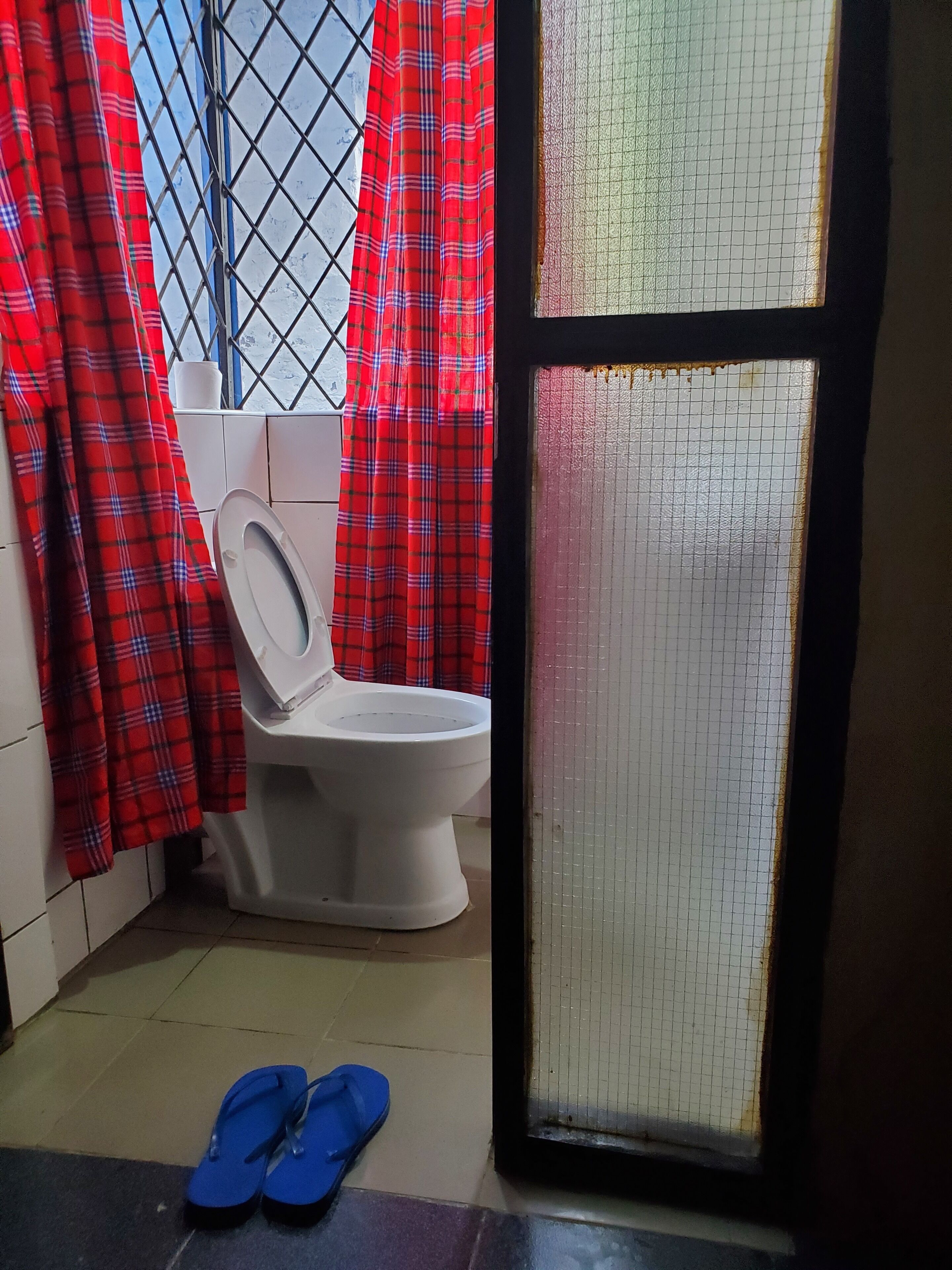 Doccia, asciugacapelli, asciugamani, sapone