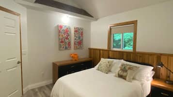 4 bedrooms, desk, free WiFi, bed sheets