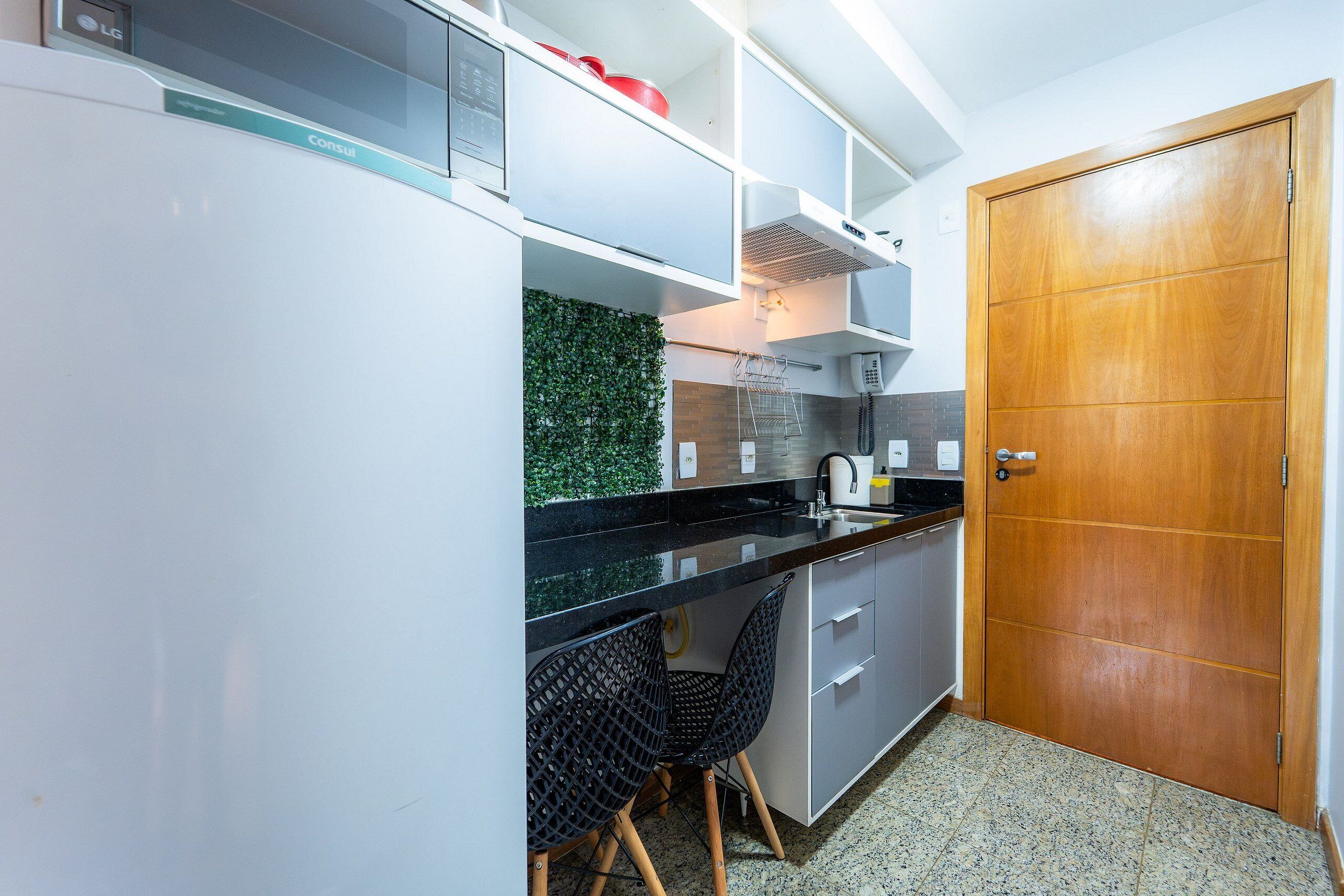 Apartemen | Dapur pribadi | Lemari es, microwave, kompor, dan peralatan masak/sendok-piring
