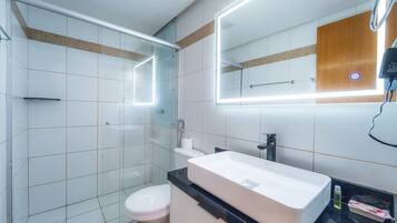 Basic Apartment | Bathroom