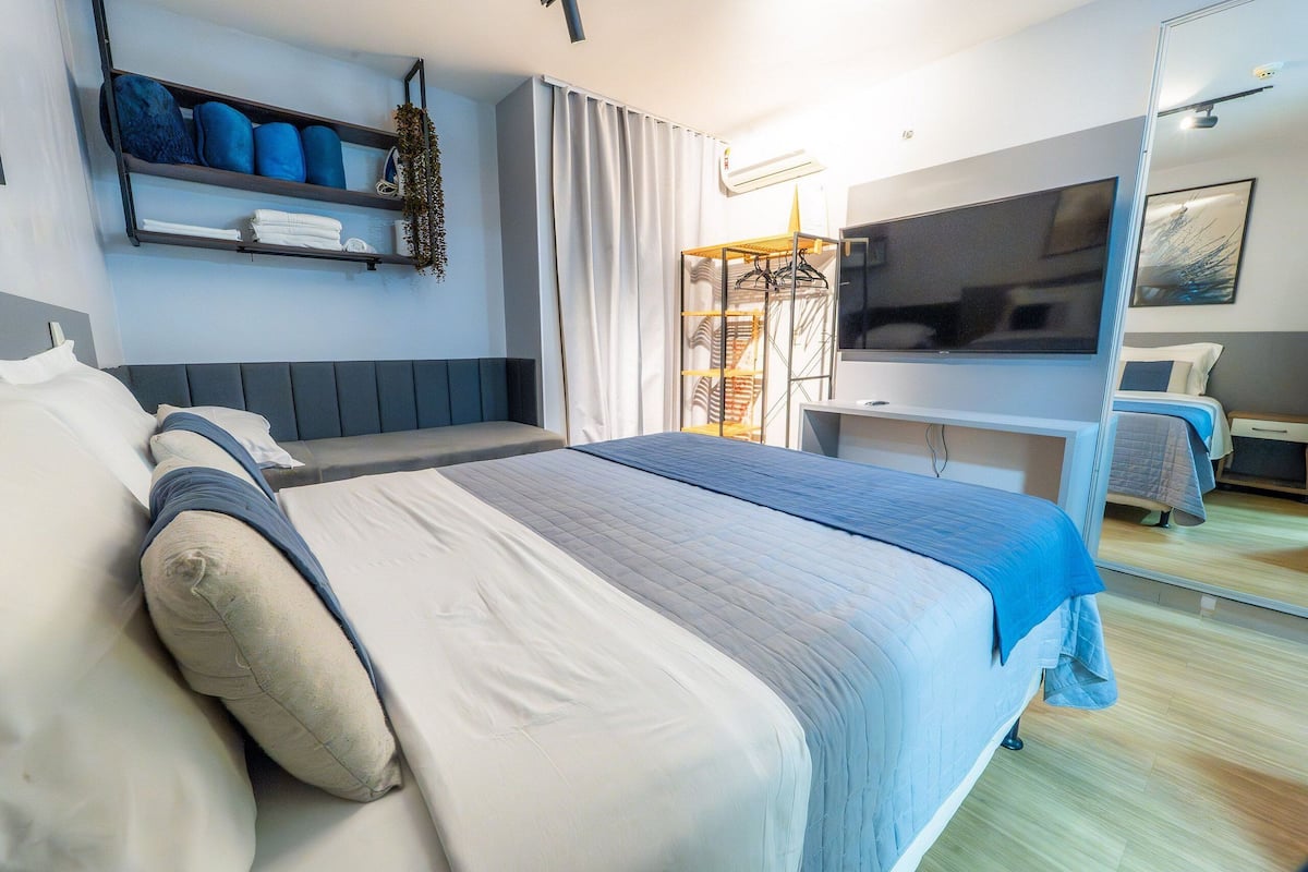 Basic Apartment | 1 bedroom, desk, laptop workspace, blackout curtains