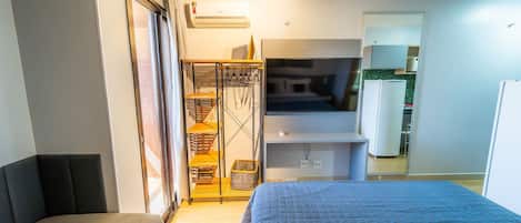 Apartamento básico | 1 quarto, escrivaninha, espaço de trabalho para notebook
