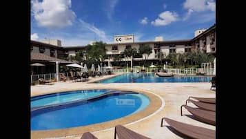 Basic Apartment | Pool