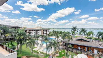 2 outdoor pools
