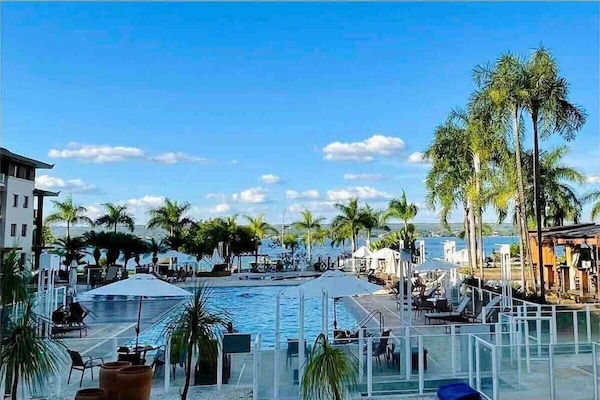 Apartamento básico | Piscina | 2 piscinas externas