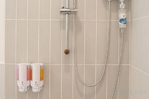 Bathroom - Ray's Home,3Br with Front Yard,Walkable to Nimman (Chiang Mai)