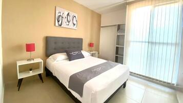 2 sovrum, skrivbord, strykjärn/strykbräda och gratis wi-fi