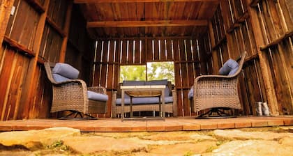 Queen Room w/ Riverfront Access, Panoramic Mountain View & Hot Tub on Site.
