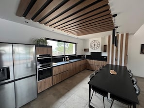 Cookware/dishes/utensils