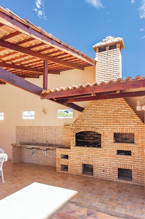 BBQ/picnic area - 2 suítes térreo - próximo da piscina (Aquiraz)