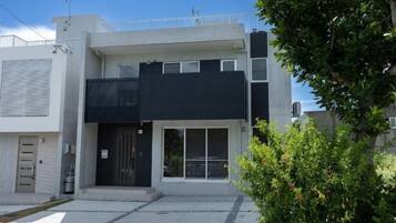 Letak kenderaan sendiri (tertakluk pada bayaran)