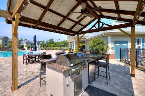 "Penthouse" on Lake Marion, SC at the Club Wyndham Resort
Sleeps 8