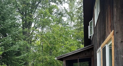 Studio in Lake Leelanau with outside entrance, king bed, & WiFi