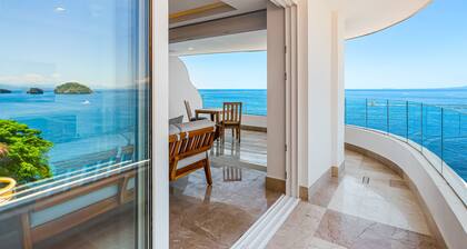 Luxurious upscale condo w/ wraparound oceanfront view & shared pool
