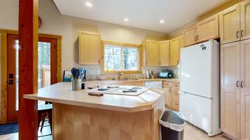 KylskÄp, mikrovÄgsugn, ugn och spishÀll