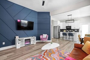 TV, fireplace