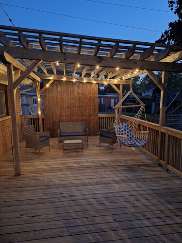 Spacious 4-bedroom house in charming Des Plaines with AC, WiFi